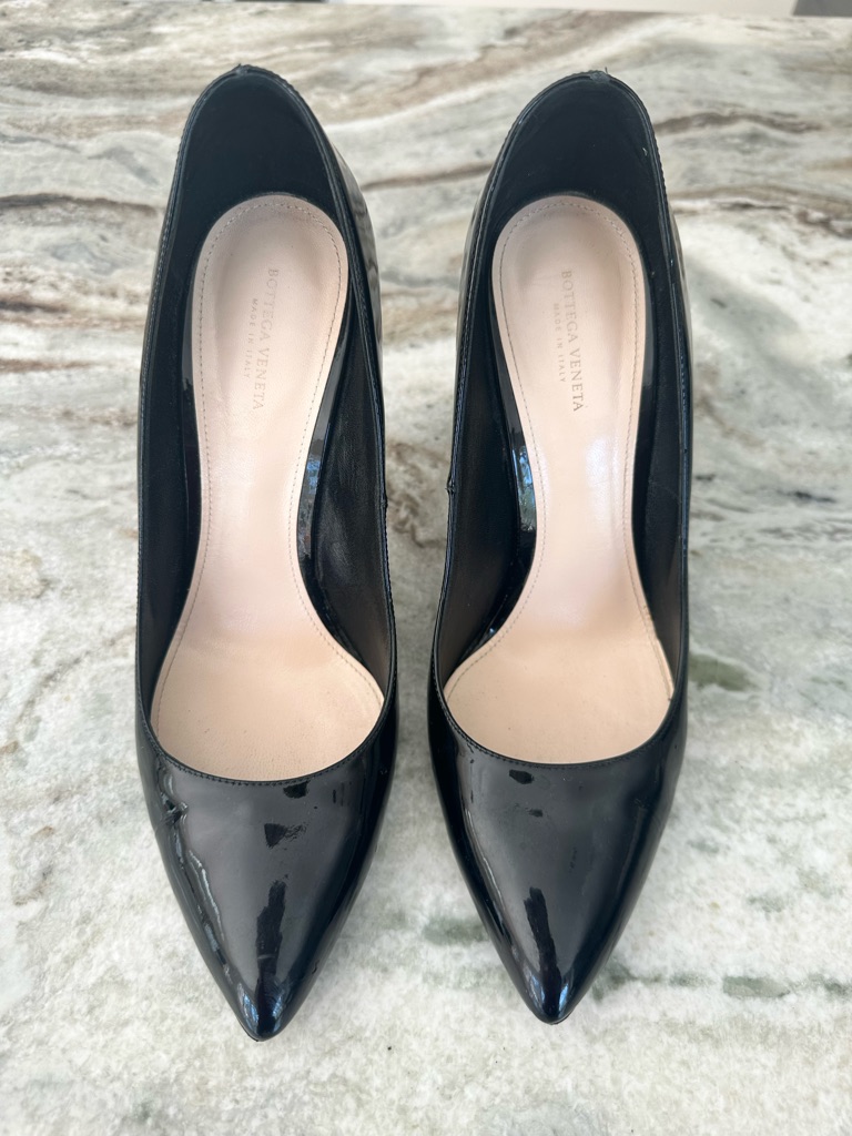 Authentic Bottega Veneta Black Patent Pointed Toe Pumps Size 9,5 M Like New